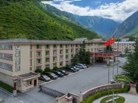 Jiuyuan Hotel Отели рядом с достопримечательностью «Храм Зака»