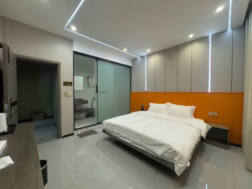 Red hotel villa - Airport Shuttle