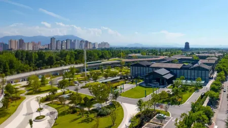 Hanzhong North Shore YunJing Hotel Отели рядом с достопримечательностью «Hanzhong Gymnasium»