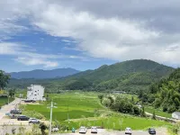 Wuyuan Pillow Shangshanye Homestay (Guling Scenic Area) Hotels in Wuyuan