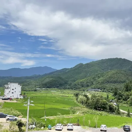 Wuyuan Pillow Shangshanye Homestay (Guling Scenic Area)