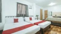 RedDoorz at Joel's Apartelle Hotels in der Nähe von University of Perpetual Help System Laguna