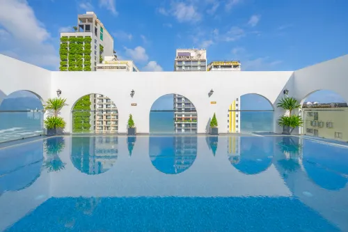Golden Lotus Hotel Da Nang - Rooftop Bar Sea View Hotels in Da Nang