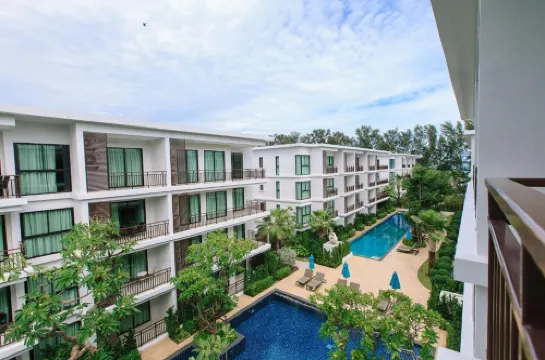 เดอะ ไทเทิ้ล บีช ฟร้อนท์