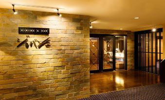 3. Hotel Me..