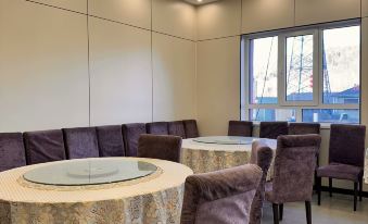 Chengcheng Hotel (Snow Town Erlanghe Scenic Area Branch)