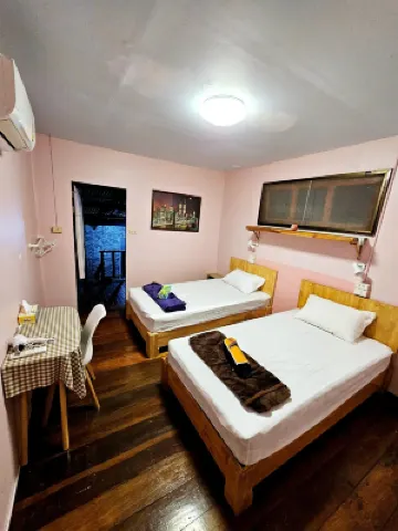 Let's Sea Hostel Hotels near Masjid Al-Munawarah Aonang