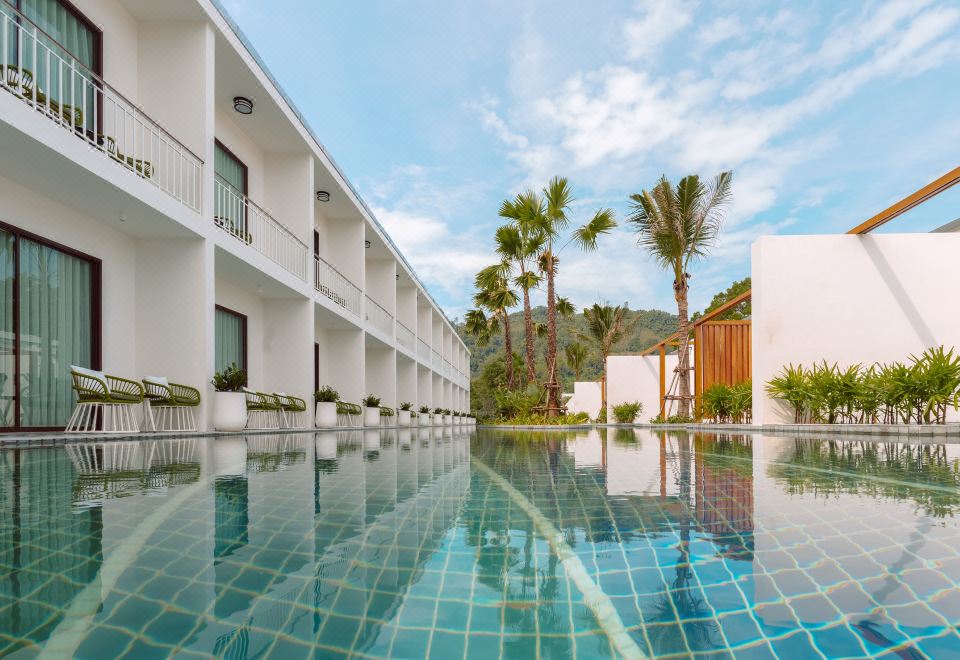 슈가 마리나 리조트의 수영장과 객실 사진