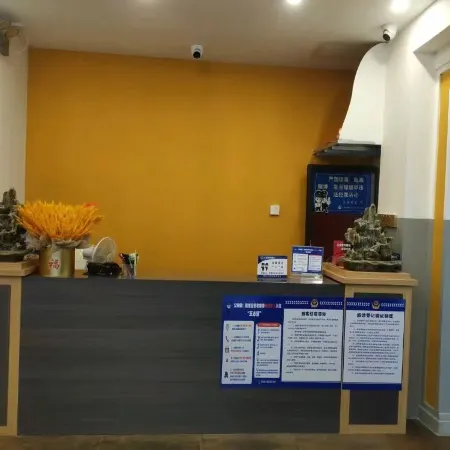 Emperor Hechi Business Hotel
