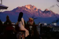 LiJiang Old Town Xiyu Shandu 360-degree high-altitude panoramic resort hotel