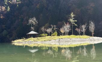 Qingxin Mountain Residence Homestay in Heishui County