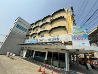 Bed by Cruise Hotel at Samakkhi-Tivanont