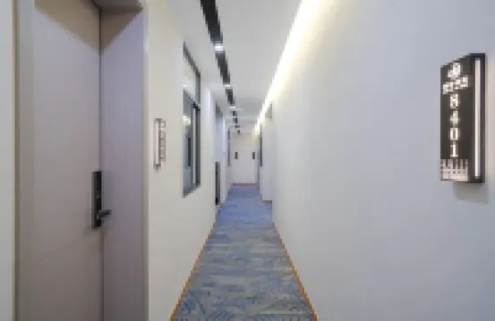 Junze Hotel (Kunming Railway Station Shuangqiao Night Market Style Street Branch)