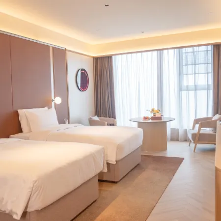 Crystal Hotel Xingyi South Station Wanfenglin Airport