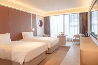 Crystal Hotel Xingyi South Station Wanfenglin Airport