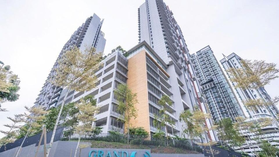 Grand Medini Suites by RR JBcity