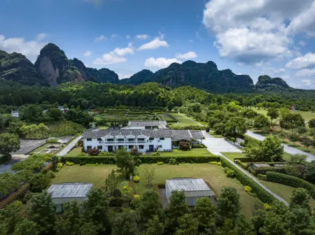 Huayu Meishu Hotel Отели рядом с достопримечательностью «Геологический парк Эль-Нос»