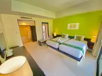 ปาล์ม แกลเลอเรีย รีสอร์ท โรงแรมใกล้หาดบางสัก