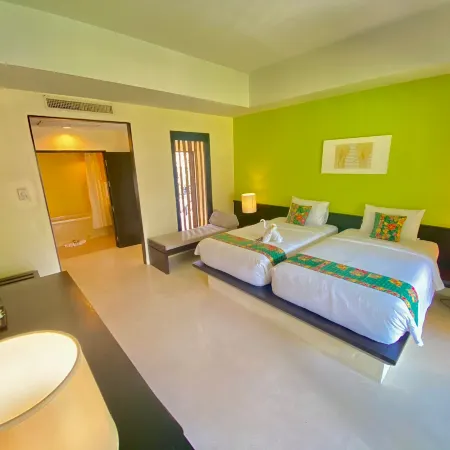 Palm Galleria Resort Khao Lak Отели рядом с достопримечательностью «Коралловый мыс»