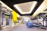 Yello Hotel Harmoni - Gym