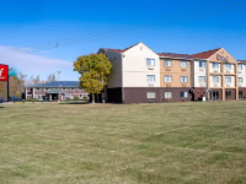 Red Roof Inn & Suites Danville, IL Hotels in Vermilion County