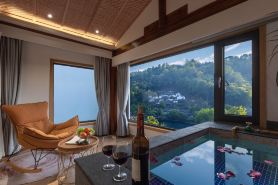 Yunjian Hot Spring Lake Guesthouse