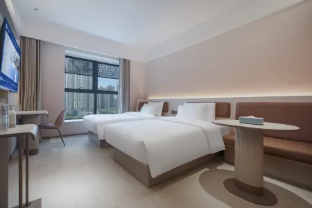 HanTing Hotel (Kunming Beijing Road Sijiaying Subway Station) Отели рядом с достопримечательностью «Junfacheng Wen Yi Duo Park»