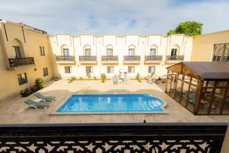 Khan Hotel Samarkand Отели рядом с достопримечательностью «Обсерватория Мирзо Улугбека»
