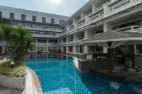 Radisson RED Phuket Patong Beach - Rooftop Pools
