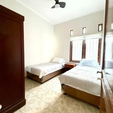 SF Homey Galaxy Resort Hotels in Pacet