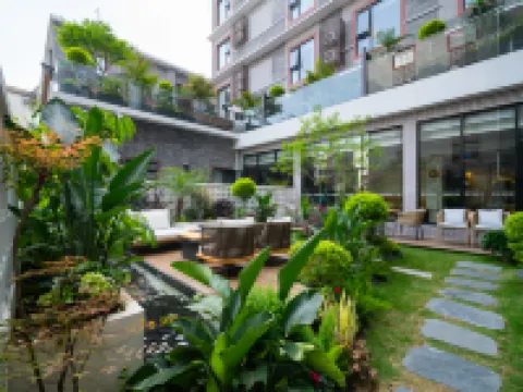 Starway Hotel (Guilin Two Rivers and Four Lakes & Elephant Hill Scenic Area) Hotels near Solitary Beauty Peak Prince City Scenic Area