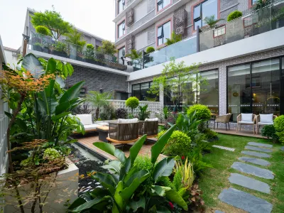 StarwayHotel(GuiLin Two Rivers and Four Lakes &Xiangshan Scenic Area））） ) Hotels near Solitary Beauty Peak Prince City Scenic Area