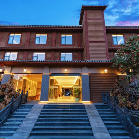 Mosuo Garden Lake Shore Panoramic View|Azure Ripples Vista Resort Hotel (Big Falling Water Village)
