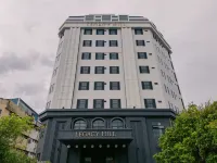 Legacy Hill Hotel Hotels near Square Tower