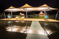 Chengdu Miaoxi Wild Luxury Resort Hotel - สระว่ายน้ำแบบอินฟินิตี้