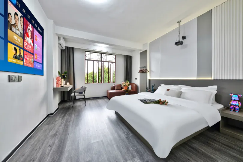 Baifeng Hotel (Pazhou Exhibition Datang Subway Station)
