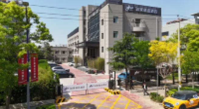 โรงแรมโฮมอินน์ พลัส (สถานีรถไฟใต้ดินหวาหยวน ศูนย์กีฬาโอลิมปิก เทียนจิน) โรงแรมใกล้โรงเรียนพรรคของคณะกรรมการคณะกรรมการกลางเทียนจิน