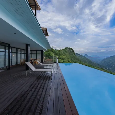 Yunxi Waterfall Viewing Cliffside Homestay, Guanling