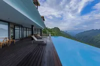 Yunxi Waterfall Viewing Cliffside Homestay, Guanling - Infinity Pools