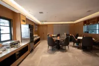 Quanduo Light Luxury Hotel (Quannan Jianqiang Department Store) فنادق في تشىُان نان