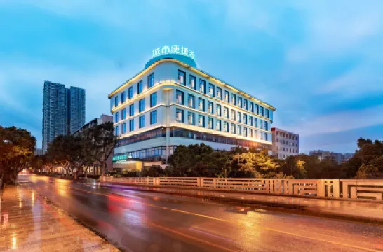 City Comfort Inn (Leshan Giant Buddha Zhanggongqiao Food Street Branch) โรงแรมในเล่อซาน