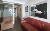 RedDoorz @ Regina Hometel J Victor