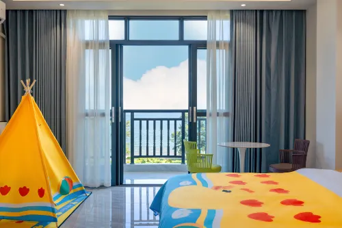 Dongxing Wanwei Langyuji Hotel (Golden Beach on Wanwei Island)