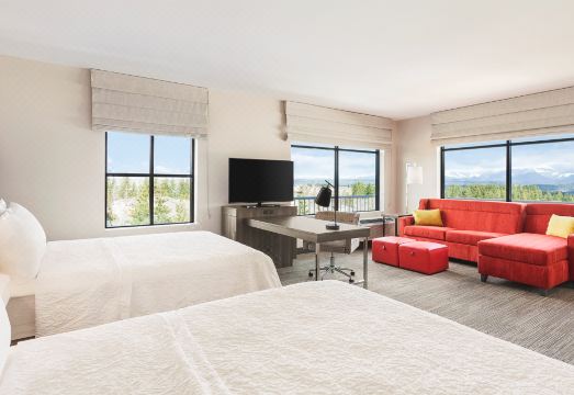 햄튼 인 & 스위트 스노퀄미의 깨끗한 실내 수영장 사진