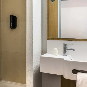 B&B Hotel Perpignan Nord Aéroport Отели рядом с достопримечательностью «Romanesque Sculpture Center»