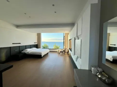 MOYA CLIFF HOTEL Hôtels à proximité de : Yangma Island