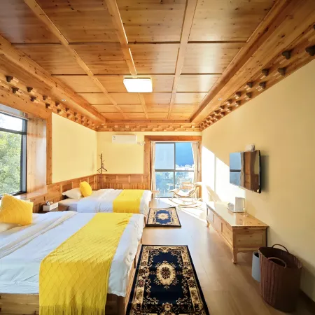 Heisha Zangmi Homestay (Zhonglu Tibetan Village)