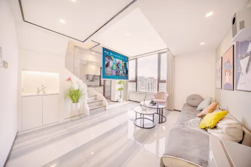 Xichang Yueshang Light Residence Homestay (Wanda Plaza Qionghai Seventeen Degrees)