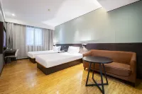 Yiju Hotel (Nanjing Xinjiekou Zhangfuyuan Subway Station Branch) Hotels in Nanjing