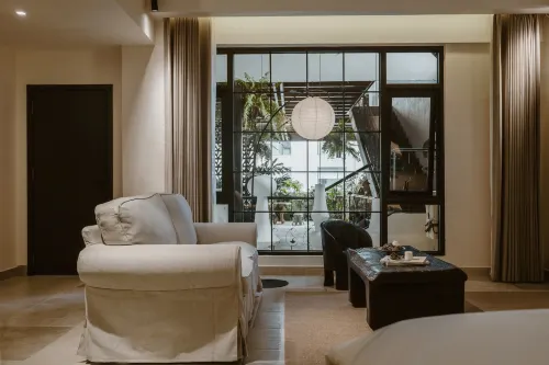 Hualing Art Space High-end Homestay (WeiShan Ancient City)